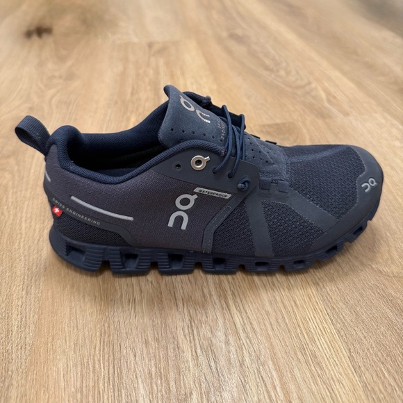 On Running Shoes - On Cloud 5 Waterproof, Navy, Women’s Size 5.5 – NWOT